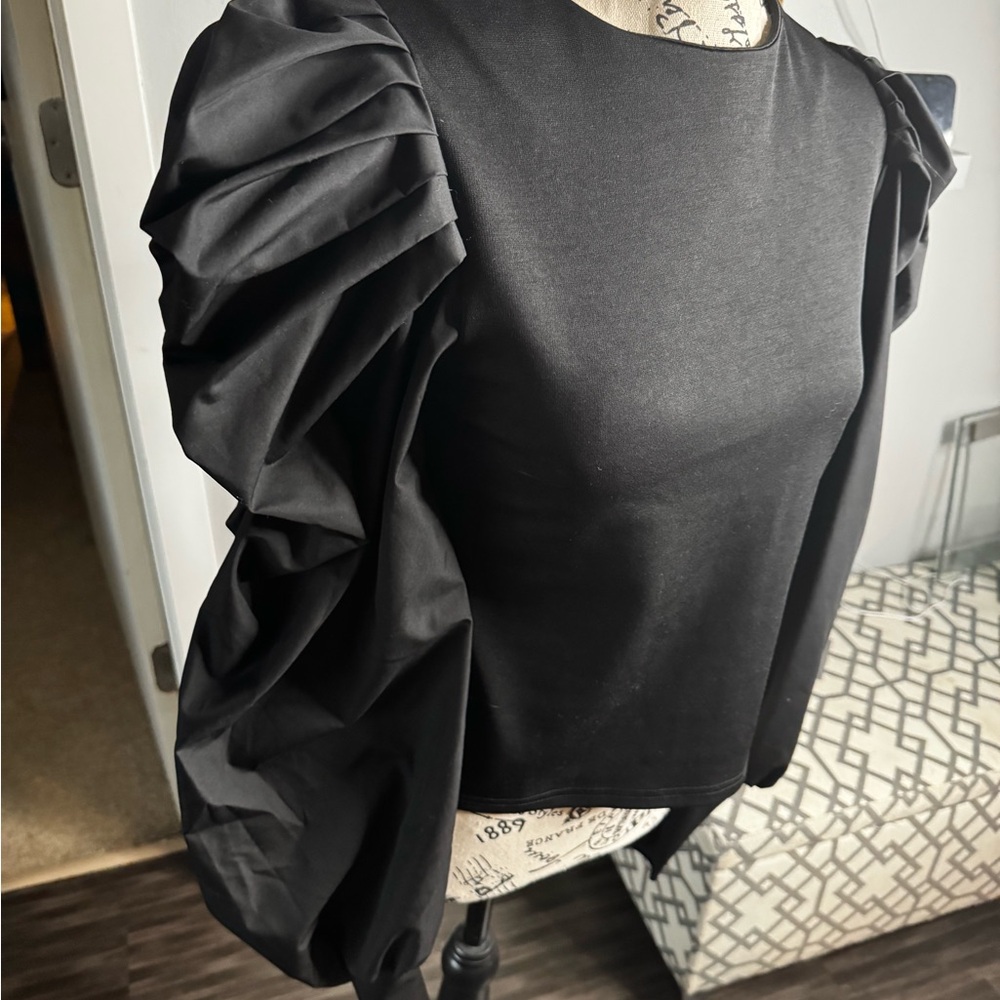 GRACIA Black Puff Sleeve Statement Top – NWT (New With Tags)